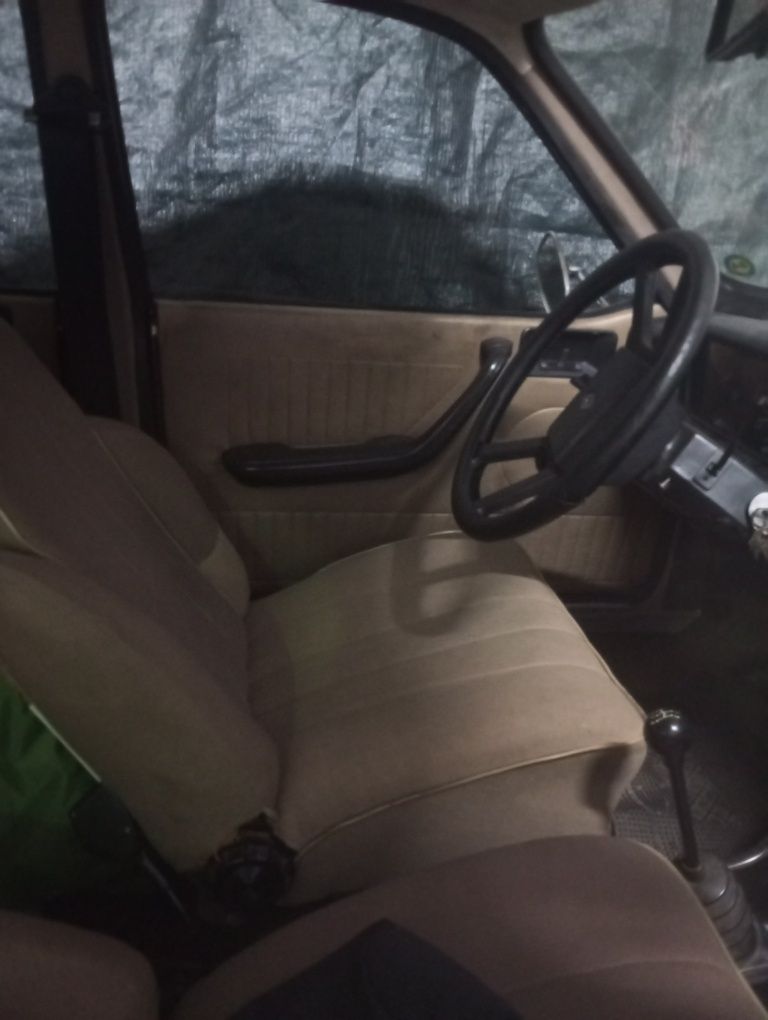 Renault 12 GTL 1983 usado a necessitar de mimos