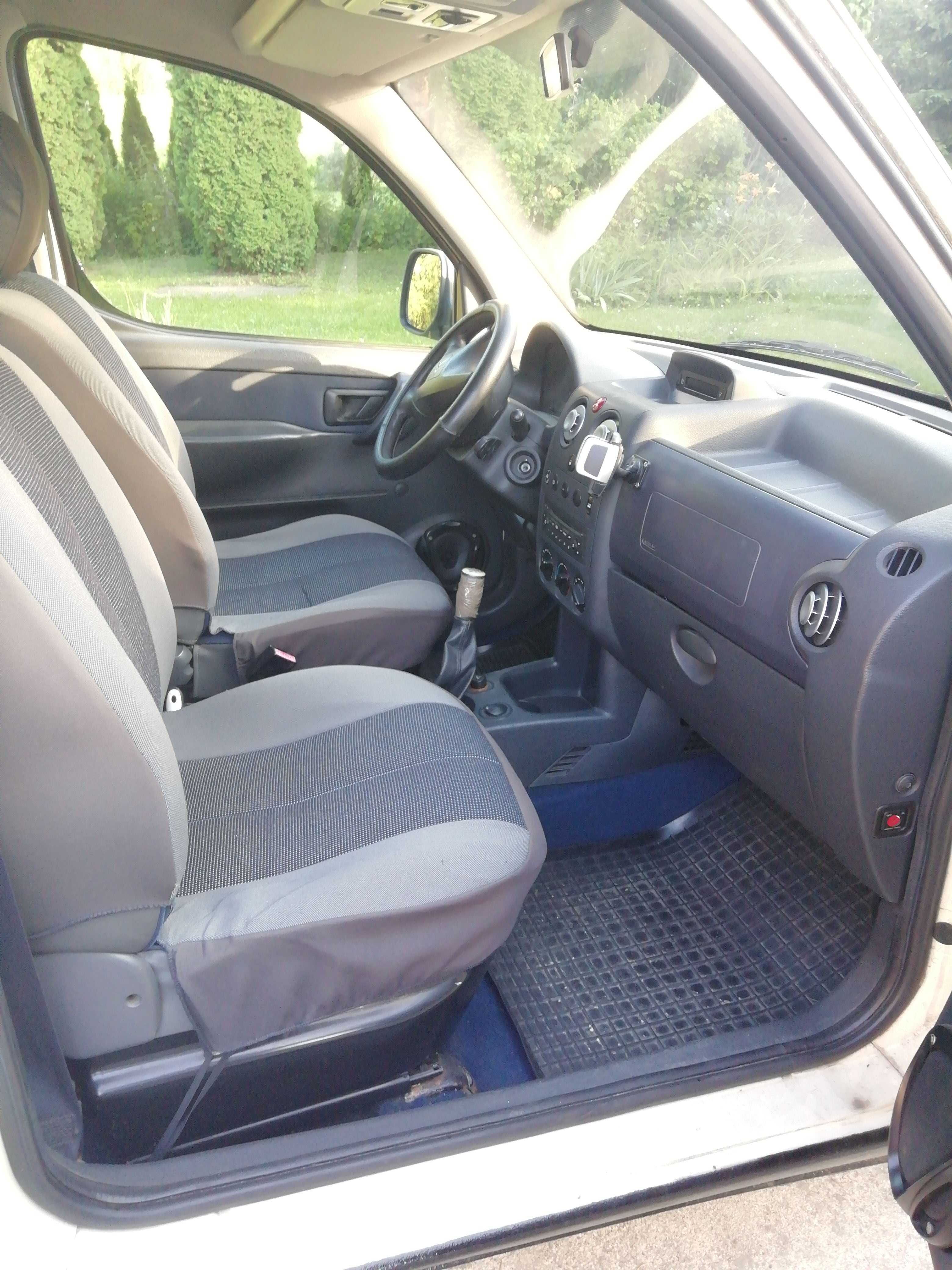 Citroen Berlingo 2,0 HDI z wjazdem dla osoby niepełnosprawnej na wózku