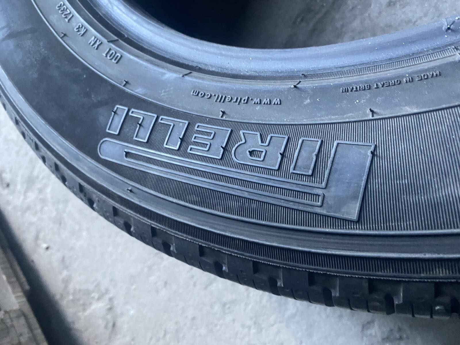 235.60.18 Pirelli 4шт БУ шины склад резина из Европы всесезон