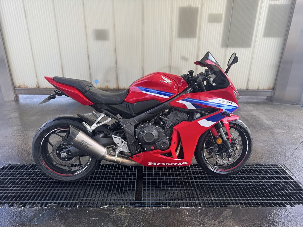 Cbr 650 R 2024 35 kw  (6 mil kms  ) como nova
