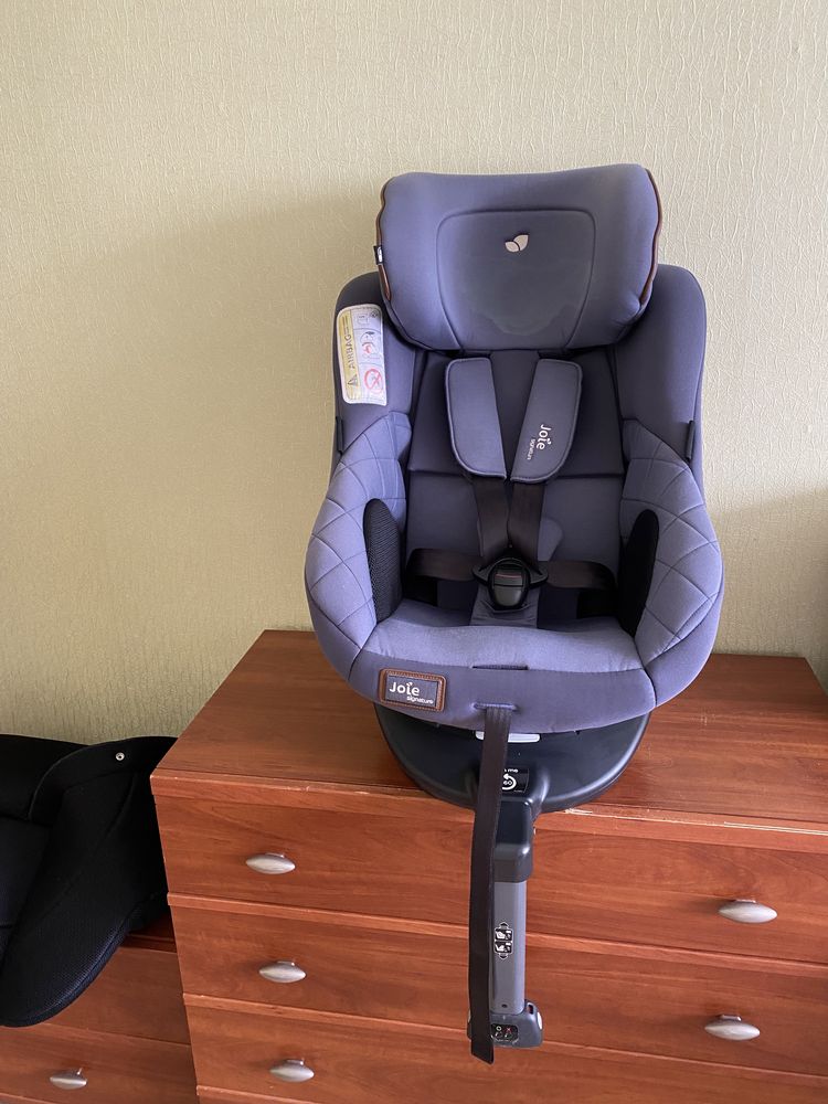 Автокресло Joie Spin поворот 360° Signature с рождения до 4 лет Isofix