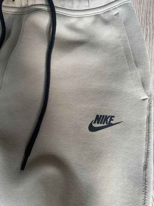 Spodnie dresowe Nike tech fleece S