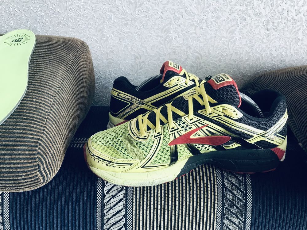 Кросівки Brooks 43-44 розмір, по устілці приблизно   27,5-28 см