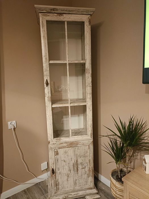 Witryny szafki bielone drewno vintage
