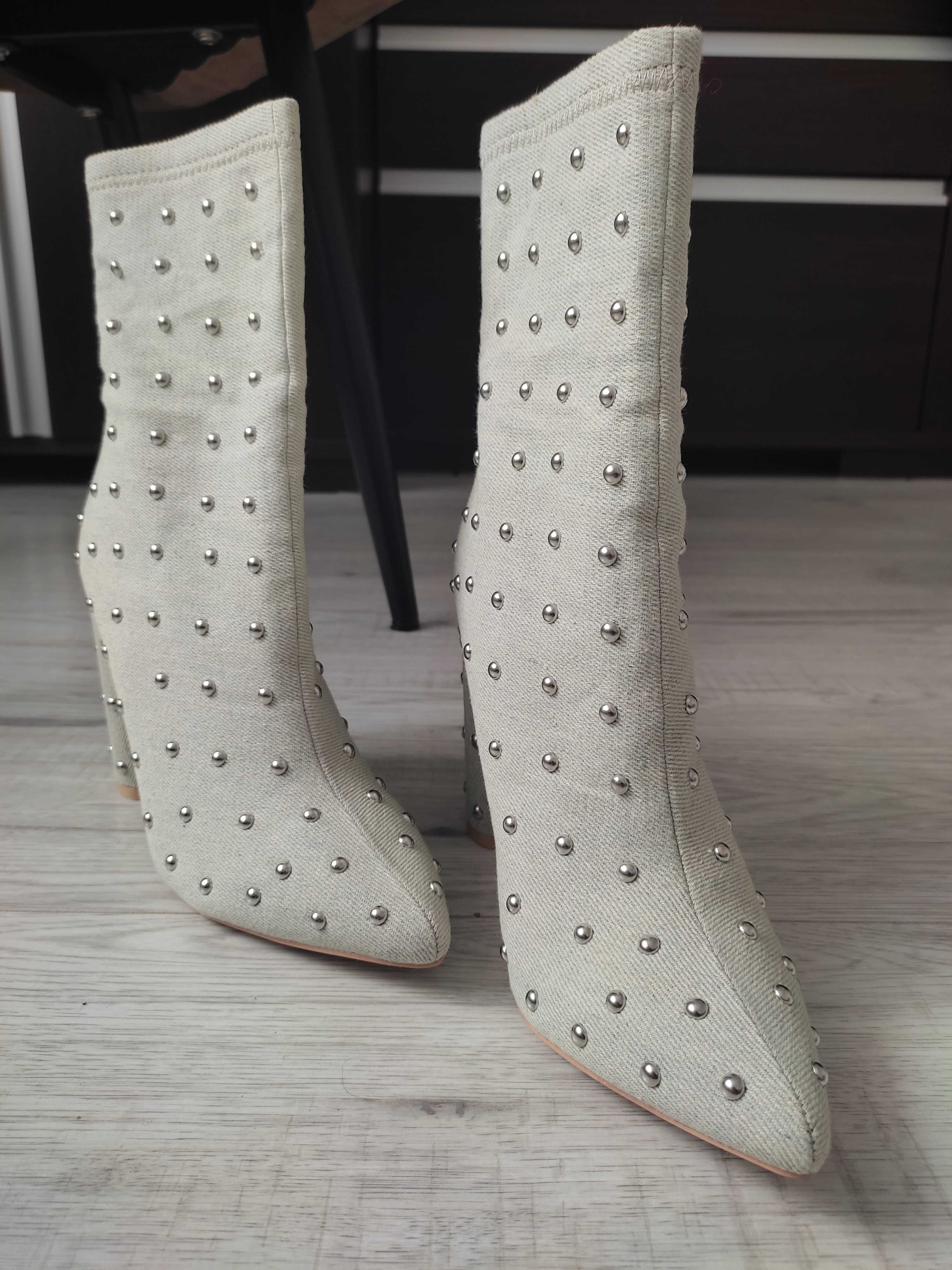 Botki na słupku z ćwiekami Missguided roz 39
