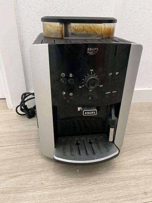 Máquina de café automática krups FPB145000P usada