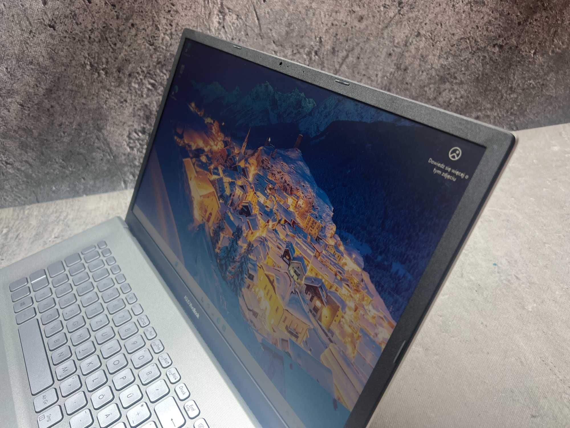 Asus VivoBook 17 / i5 1135G7 4.2GHz / 12GB DDR4 / 512SSD / 17.3 / W11