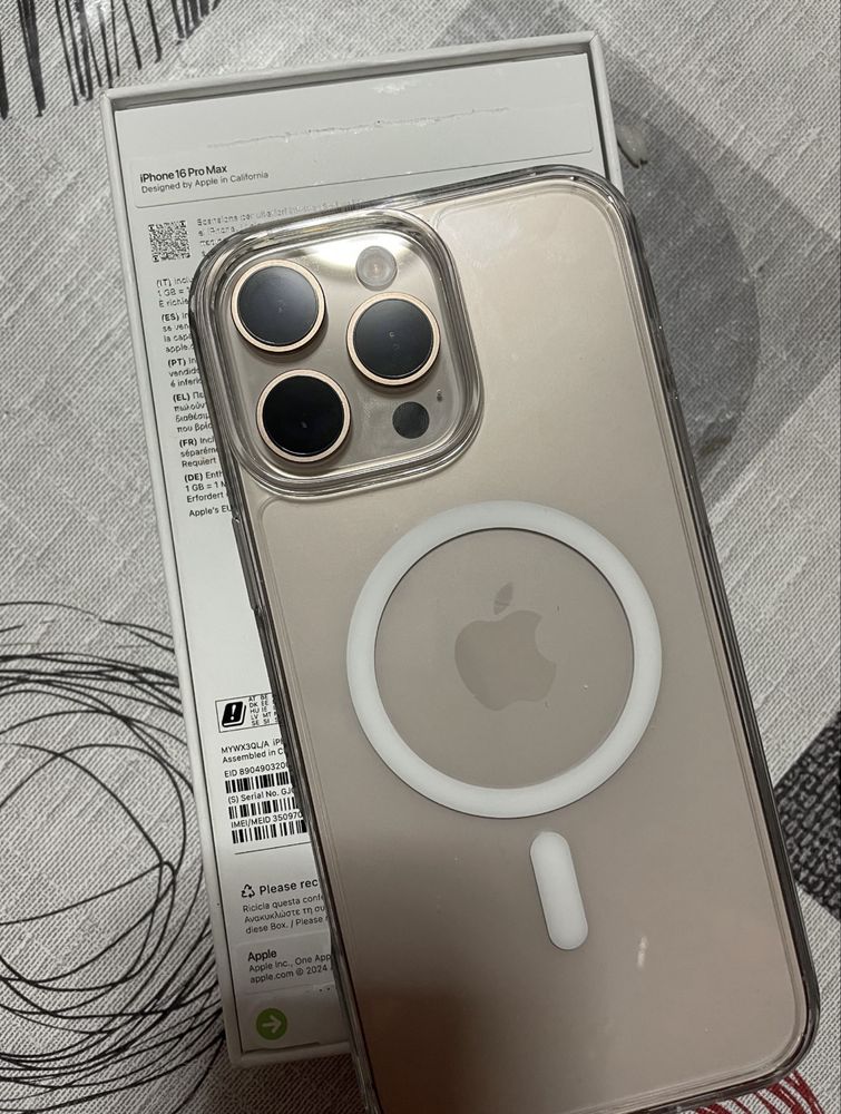 Iphone 16 pro max Gold
