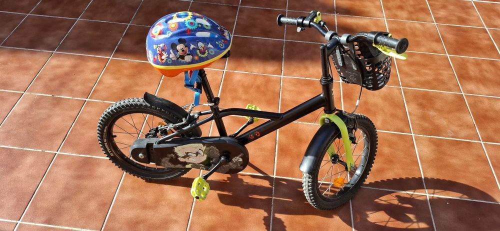 Bicicleta criança roda 16 Decathlon - oferta cesto frente e capacete