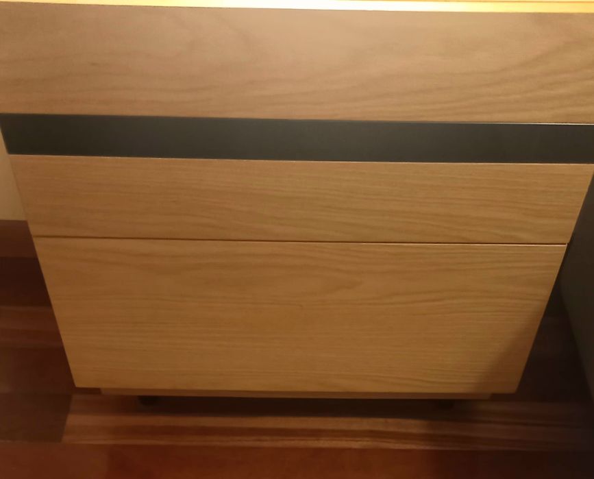 Mesas de Cabeceira em Carvalho / Novas