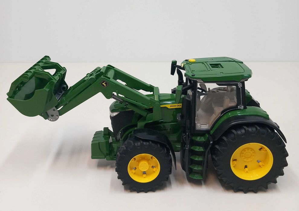 Traktor Bruder John Deere 7R 350 z ładowaczem czołowym