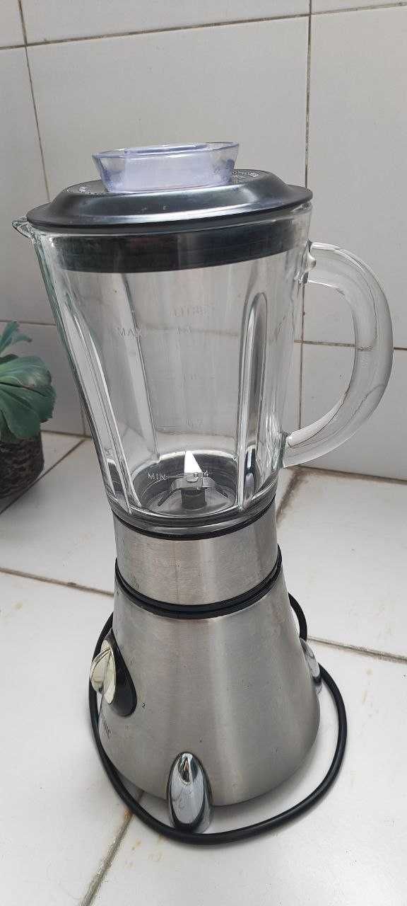Koenic KBL 713 Table Blender – 700W