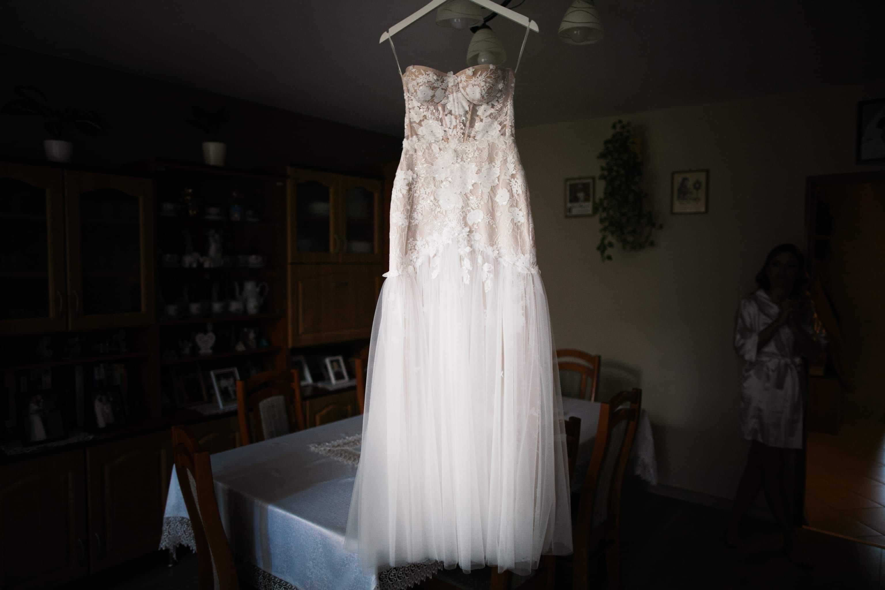 Suknia ślubna „LAURA” AVENUE 22