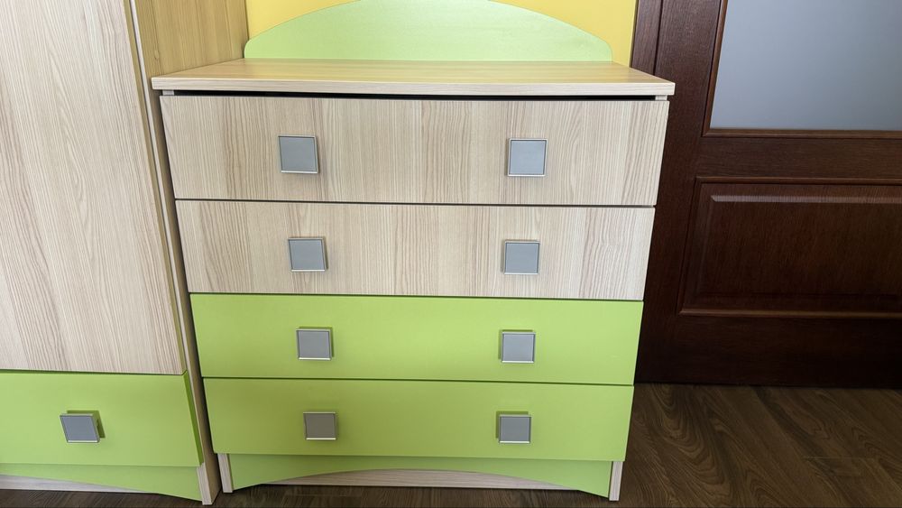 Meble do pokoju dziecięcego/młodzieżowego