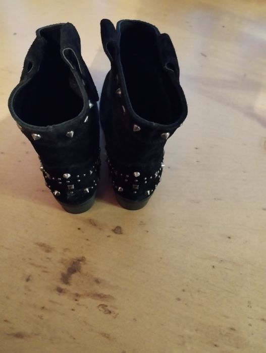 Продам ботинки новые 36 р