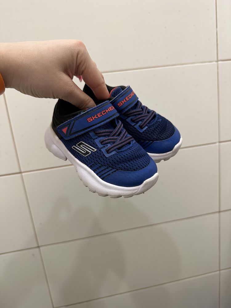 Кросівки sketchers