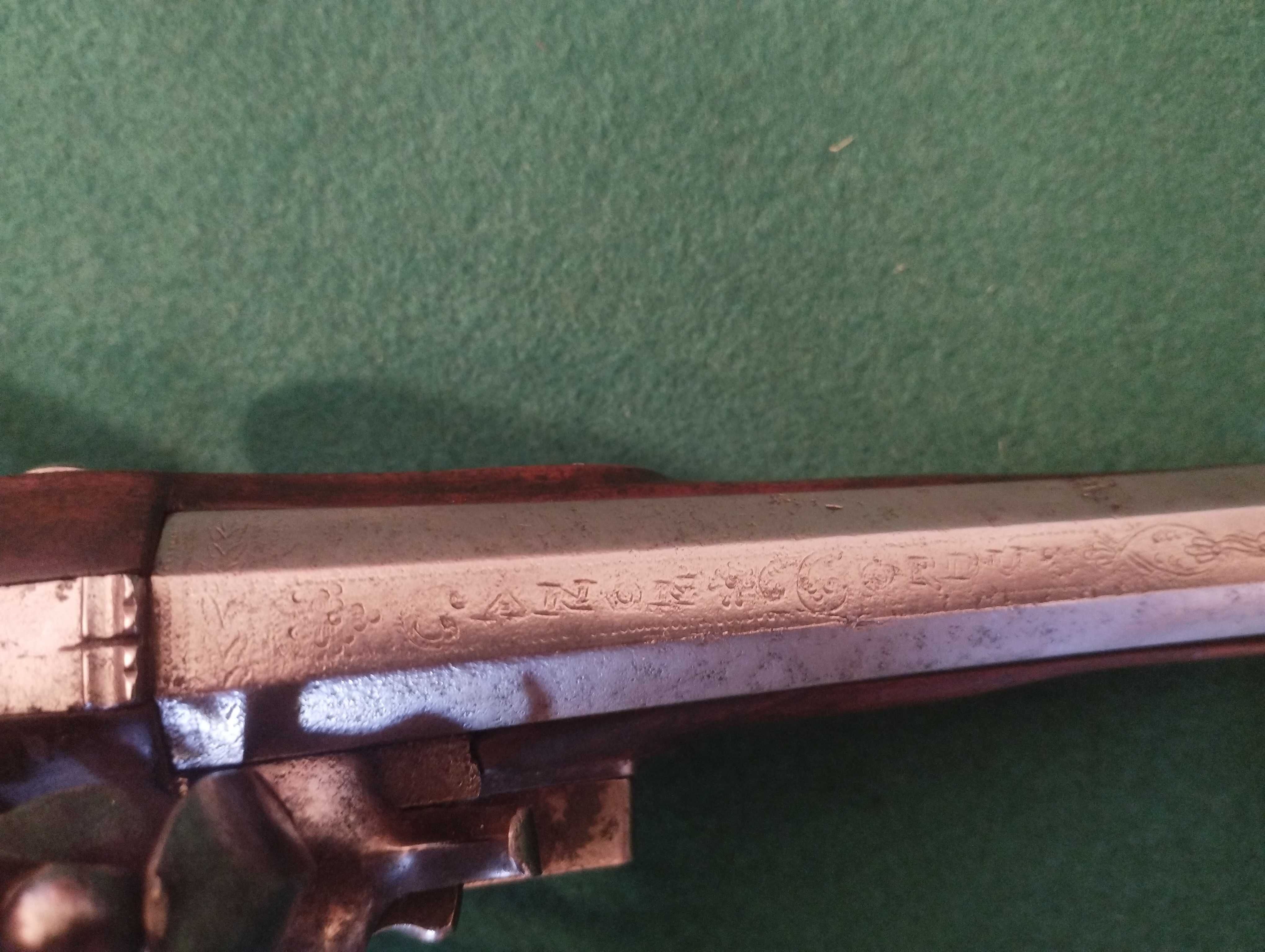 Pistola de pederneira para oficial francês, final do século XVIII