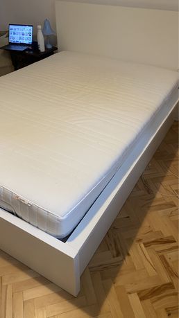 Łóżko Malm i materac piankowy Ikea 140x200cm
