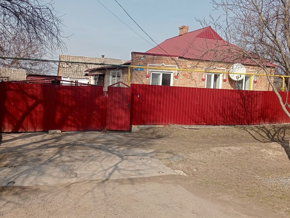 Продам будинок в сАджамка е газ вода з усіма зручностями