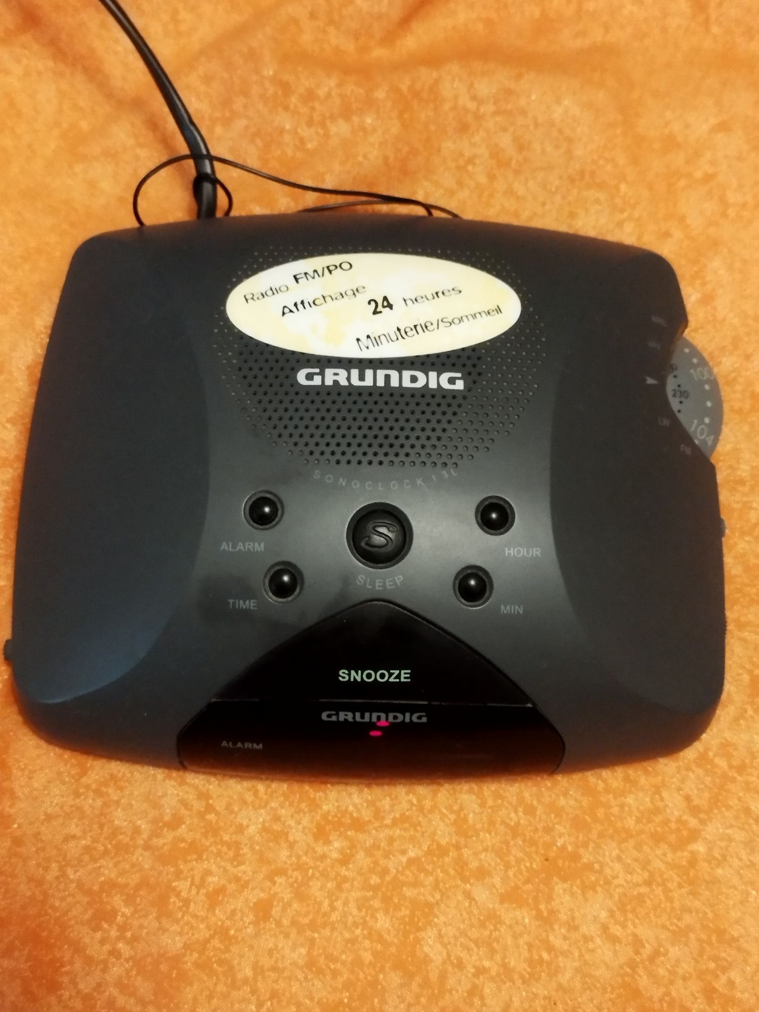 Radio z zegarem Grundig
