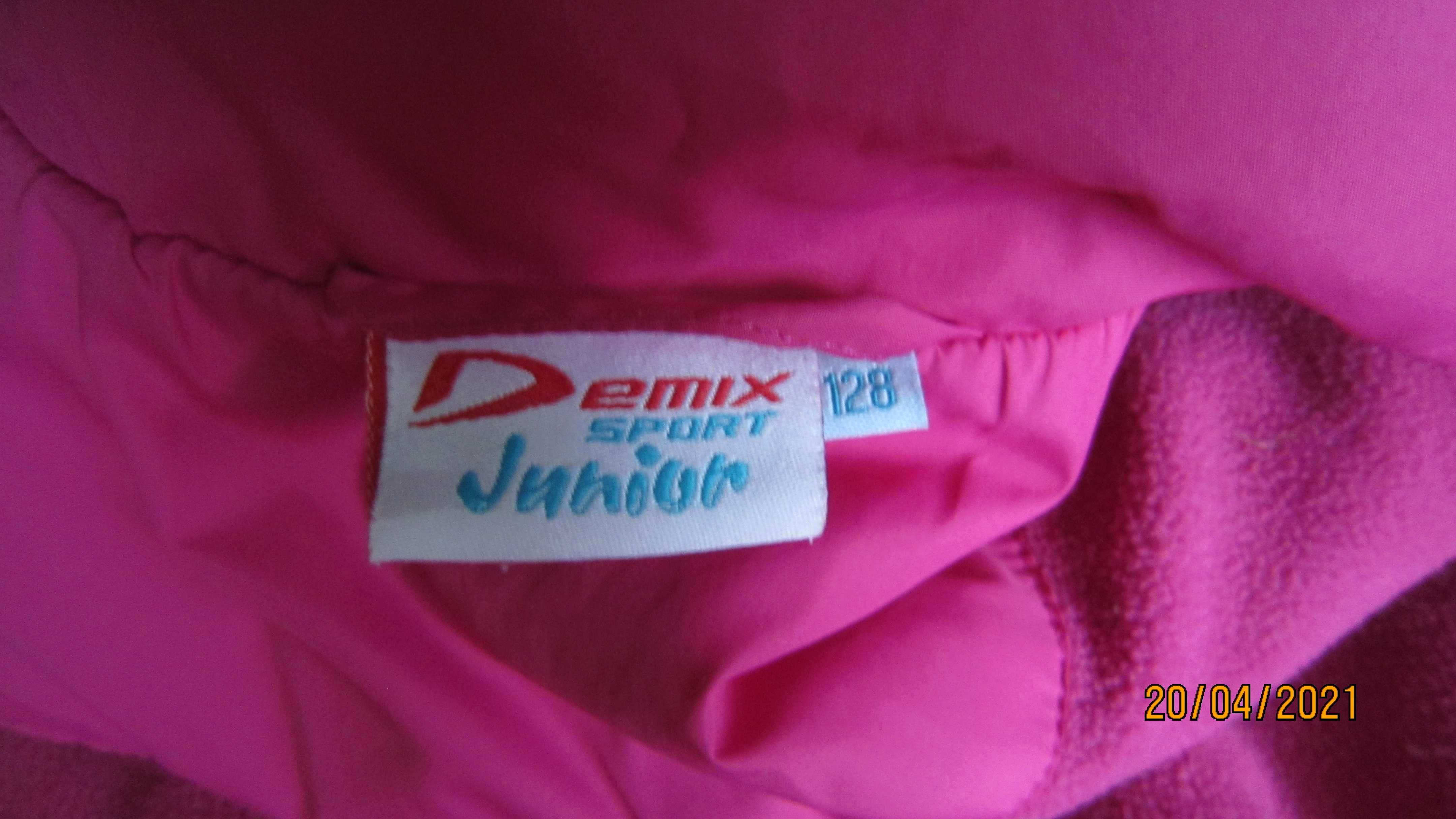 Для девочки жилет малиновый Demix р.128 см