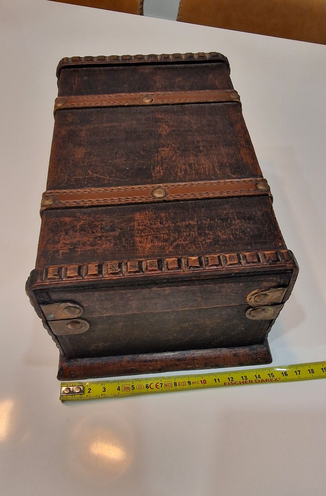 Caixa porta jóias de madeira com tampo