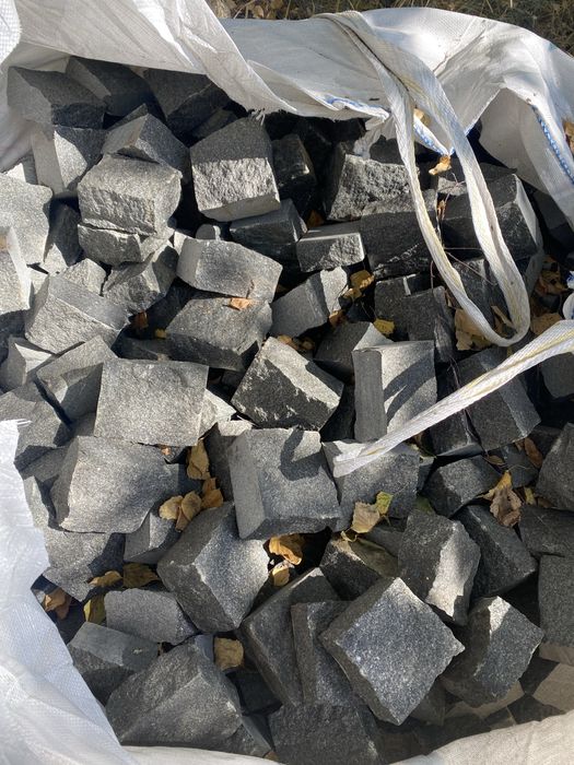 Бруківка, коцка , натуральний камінь