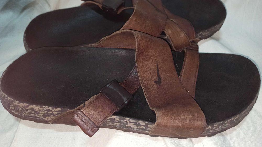 тапочки Шлепанцы Nike кожаные с регулируемой пряжкой