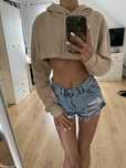 beżowa crop top krótka luźna bluza z kapturem