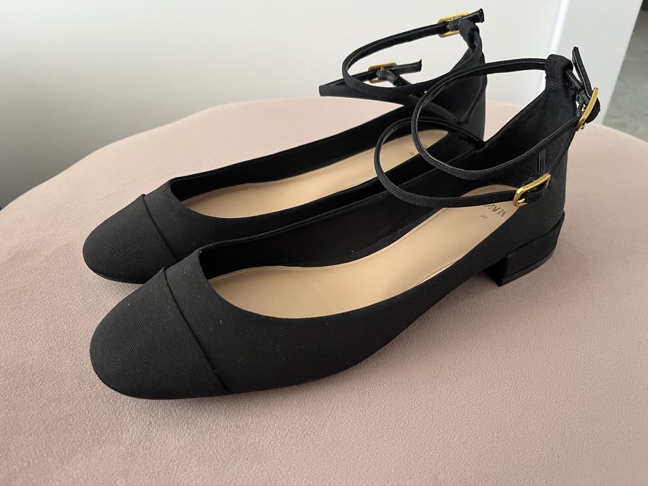 Balerinki Zara z noskiem czarne 39 zapinane na kostce niski obcas