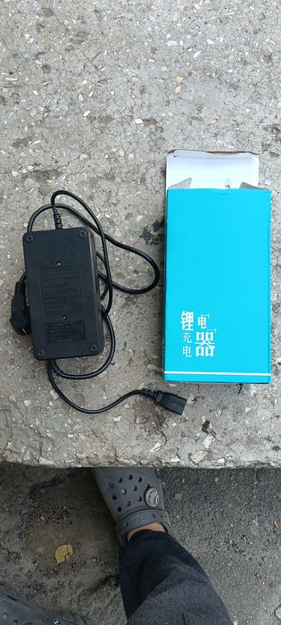 Продам зарядне для електроскутера