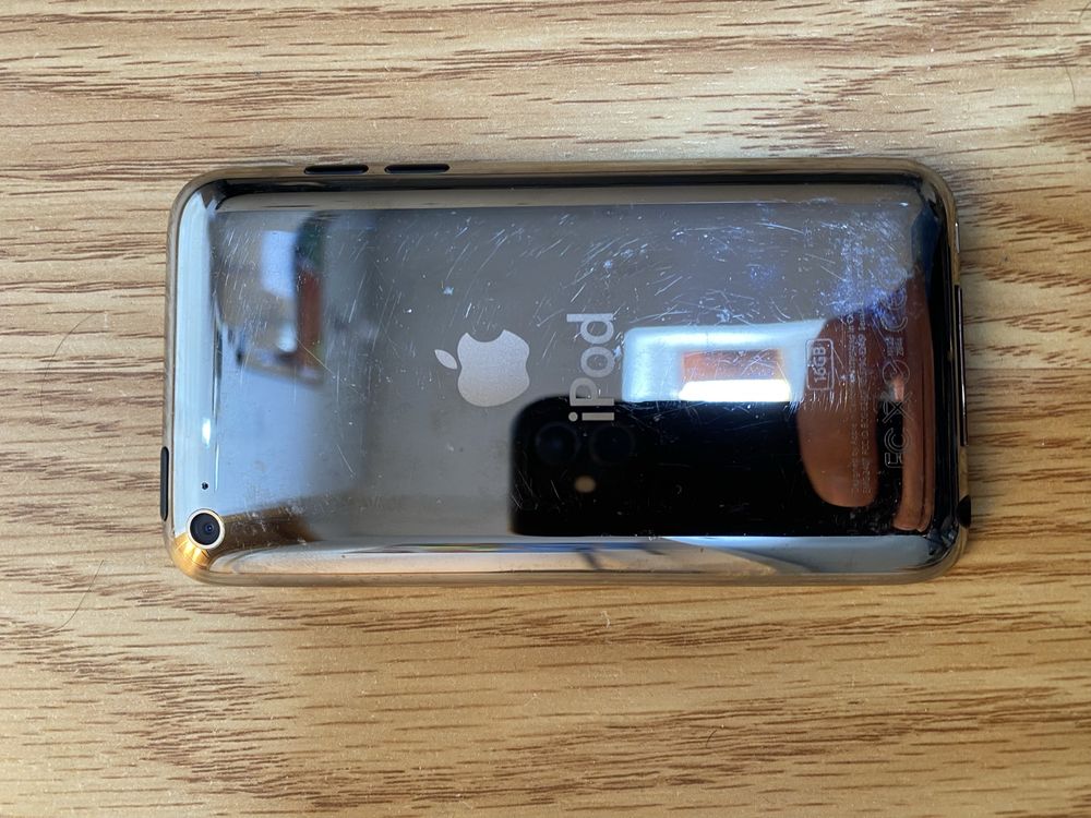 Apple Ipod 16g com protetor de silicone.           .