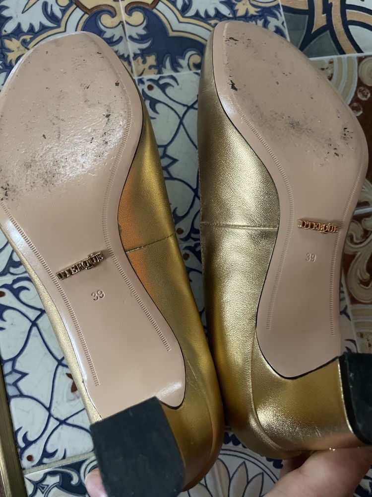 Pantofle złote eleganckie, ślubne