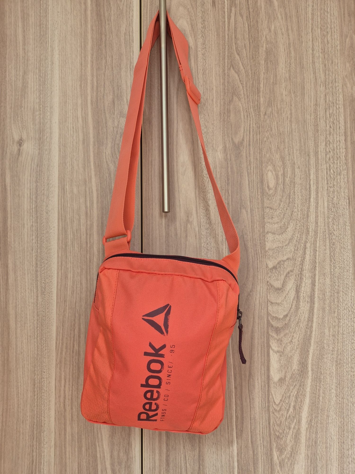 Torebka sportowa Reebok typu listonoszka