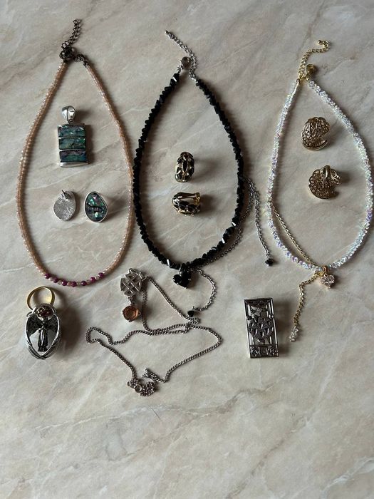 Продам, сучасну біжутерію, вінтаж, натуральні камені( браслети, чокери