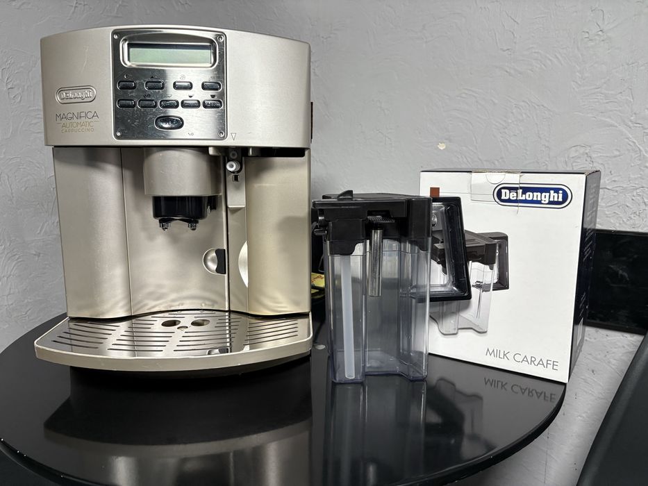 Кавомашина DeLonghi Magnifica (avtomatic cappuccino)