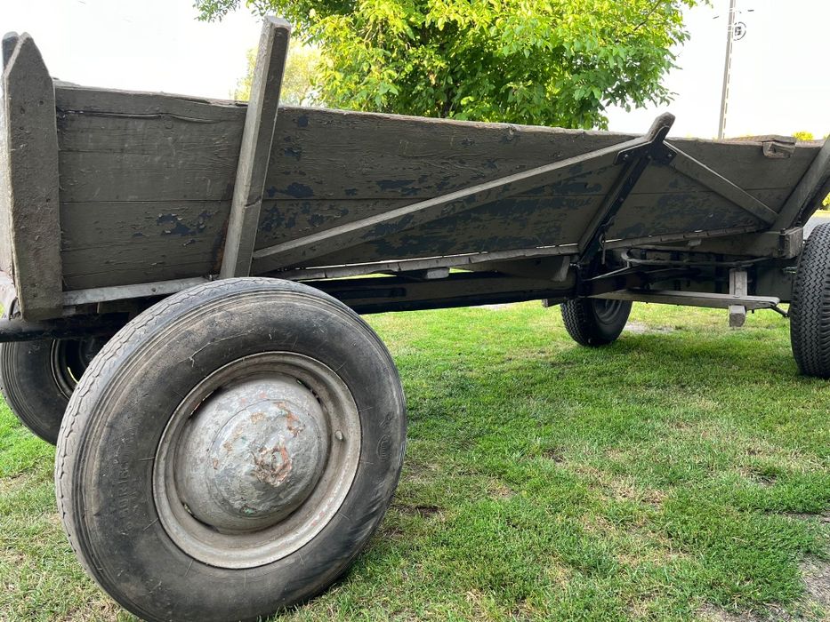 Wóz z zaczepem pod ciągnik