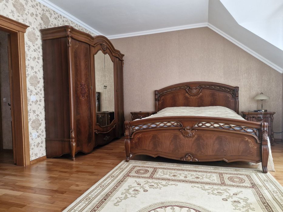 Двоповерховий дуплекс с сучасним капітальним ремонтом