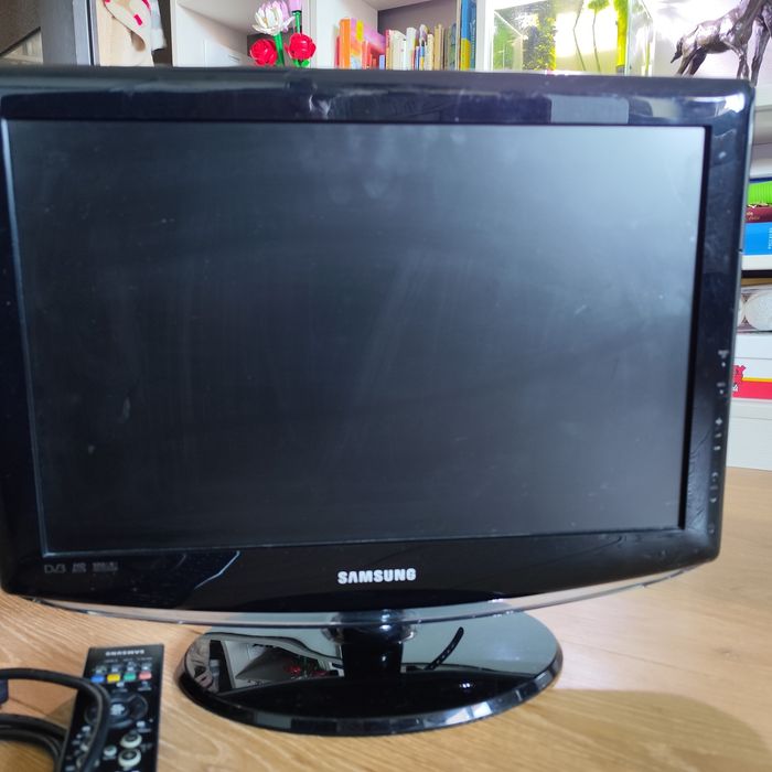 Telewizor Samsung 19", pilot, przewód zasilajacy