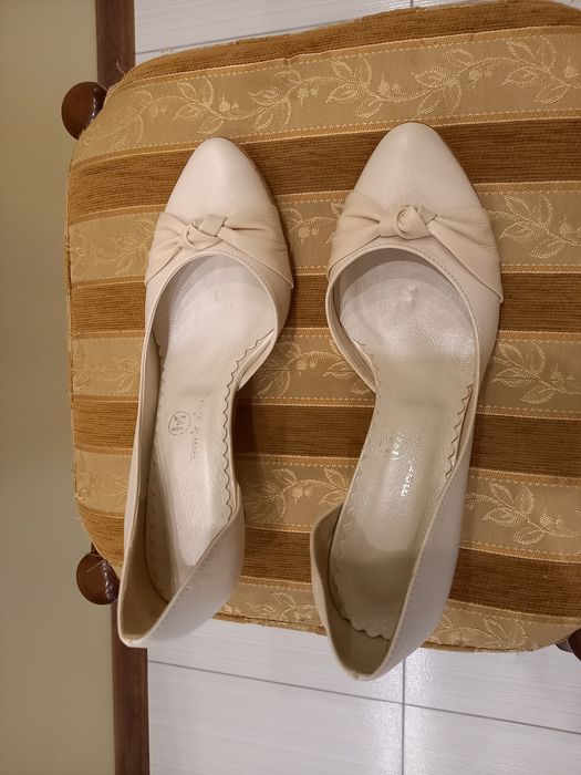 Buty ślubne ekri, wizytowe czółenka rozm. 34,35,36,41