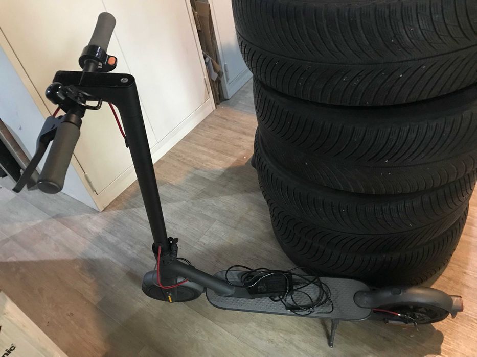 Hulajnoga Xiaomi Mi Electric Scooter Essential