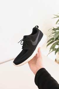 Nike Roshe Run - Black
