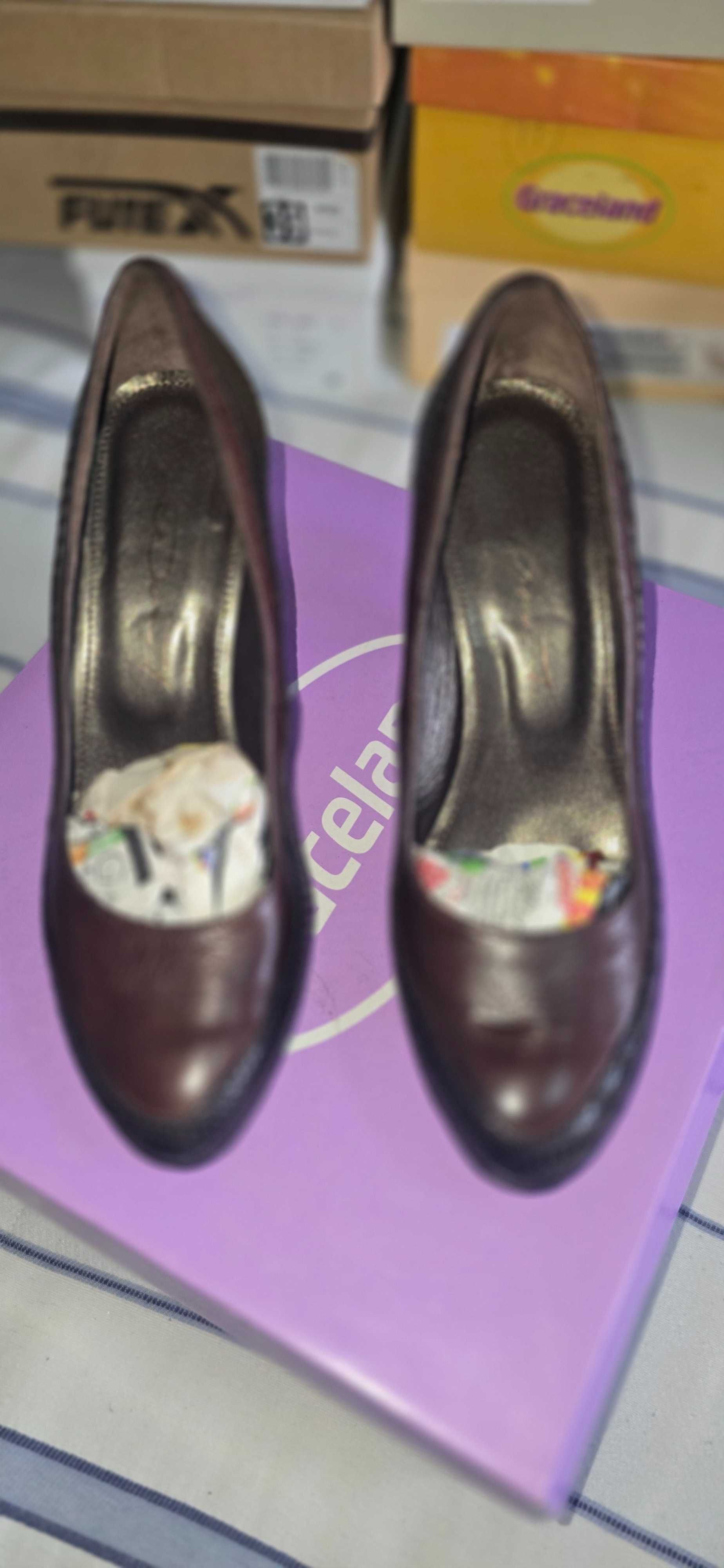 Sapatos praticamente novos