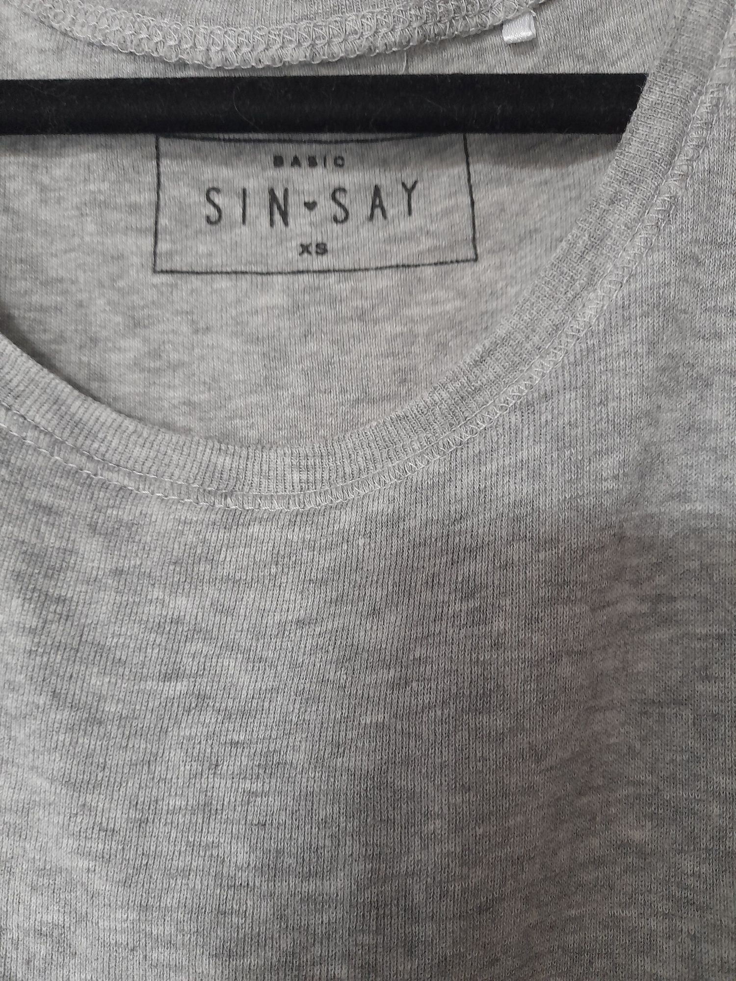 Trzy topy XS-S Sinsay bawełna prążki serduszka pudrowy róż koszulka