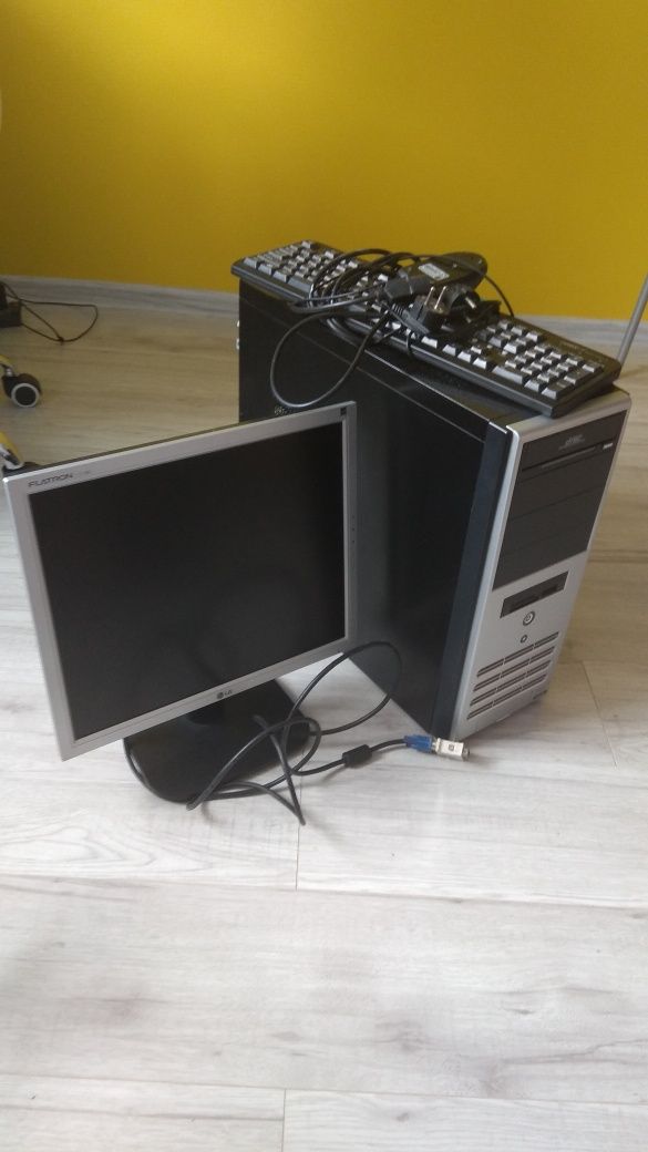 Monitor 17 calowy