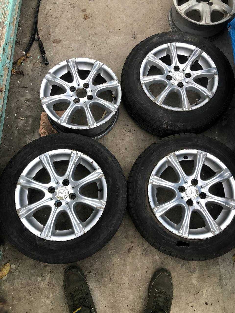 Комплект литых дисков Джили МК R15 4x100
