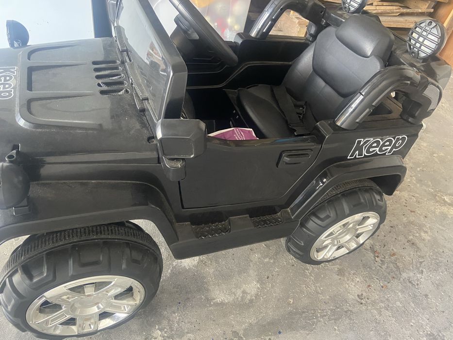 Jipe elétrico infantil “Keep” – em ótimo estado, pronto a usar.