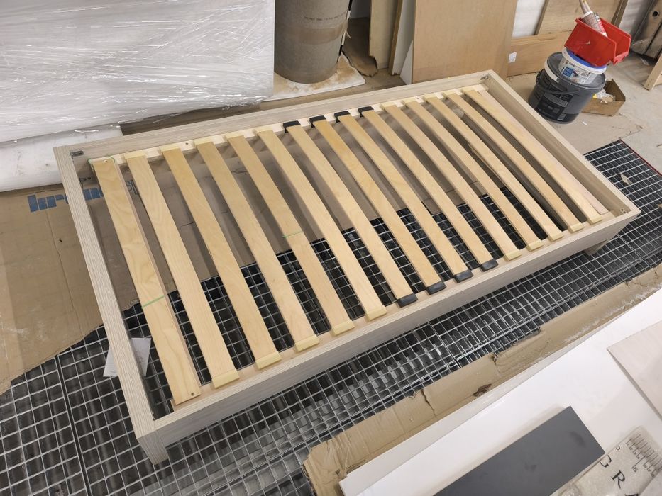 Dwa łóżka z materacami 160x80x25