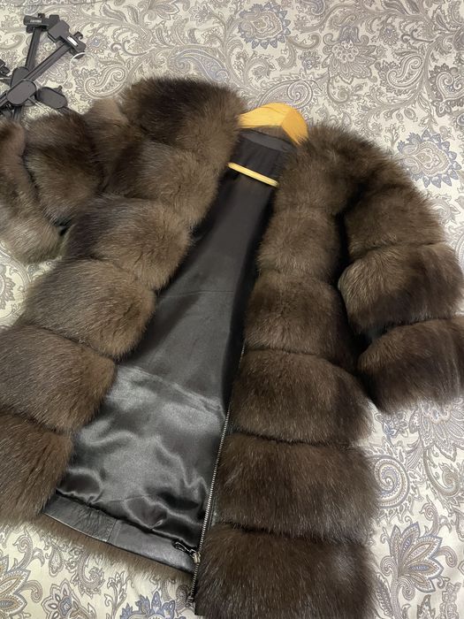 Шуба з натурального хутра песець , колір під соболь