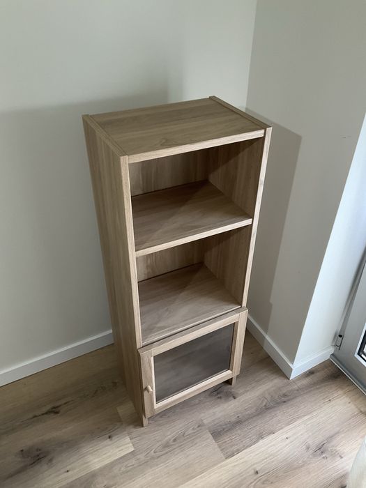 Billy com uma porta de vidro- ikea